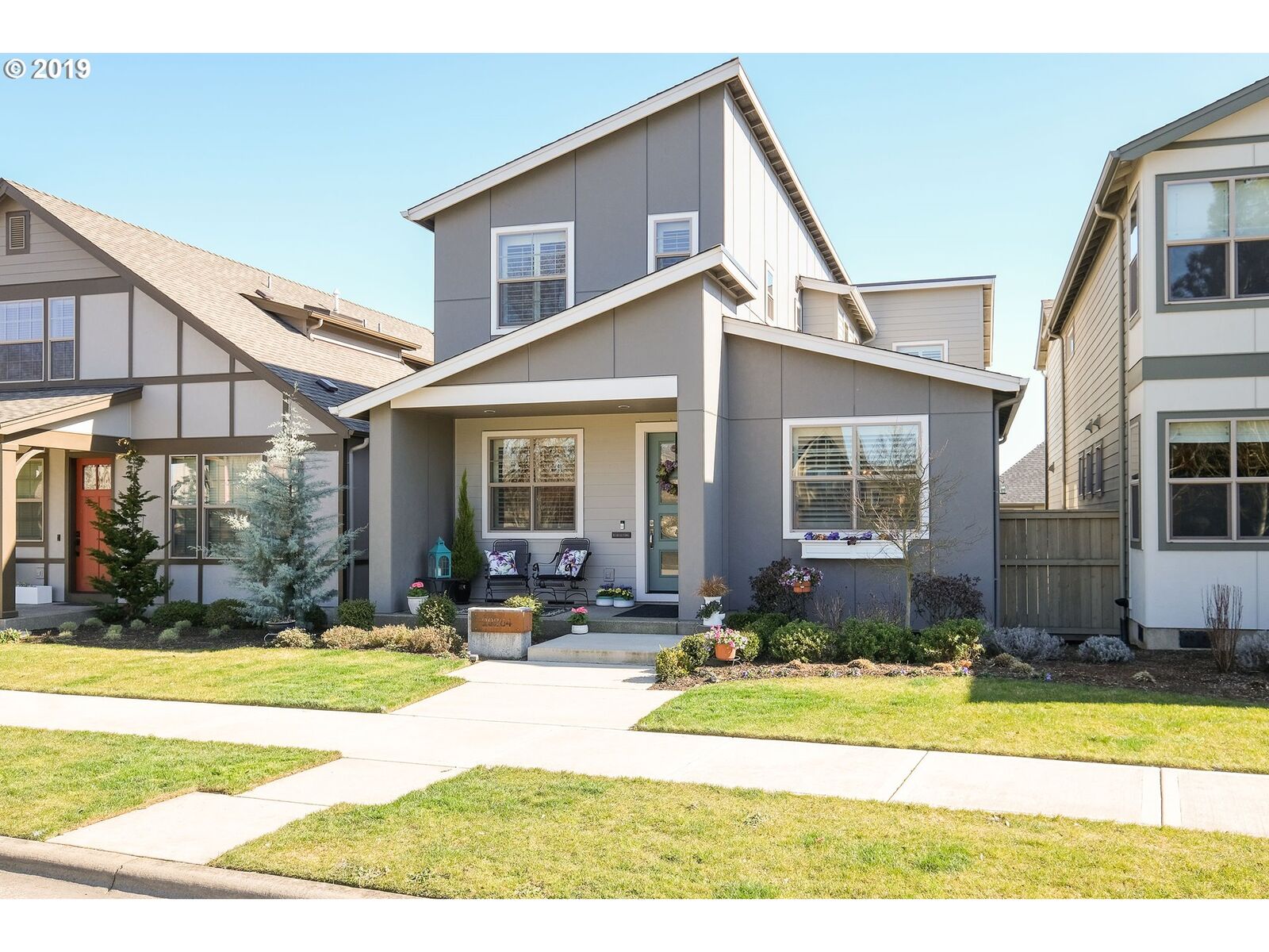 Property Photo:  29264 SW Costa Cir E  OR 97070 
