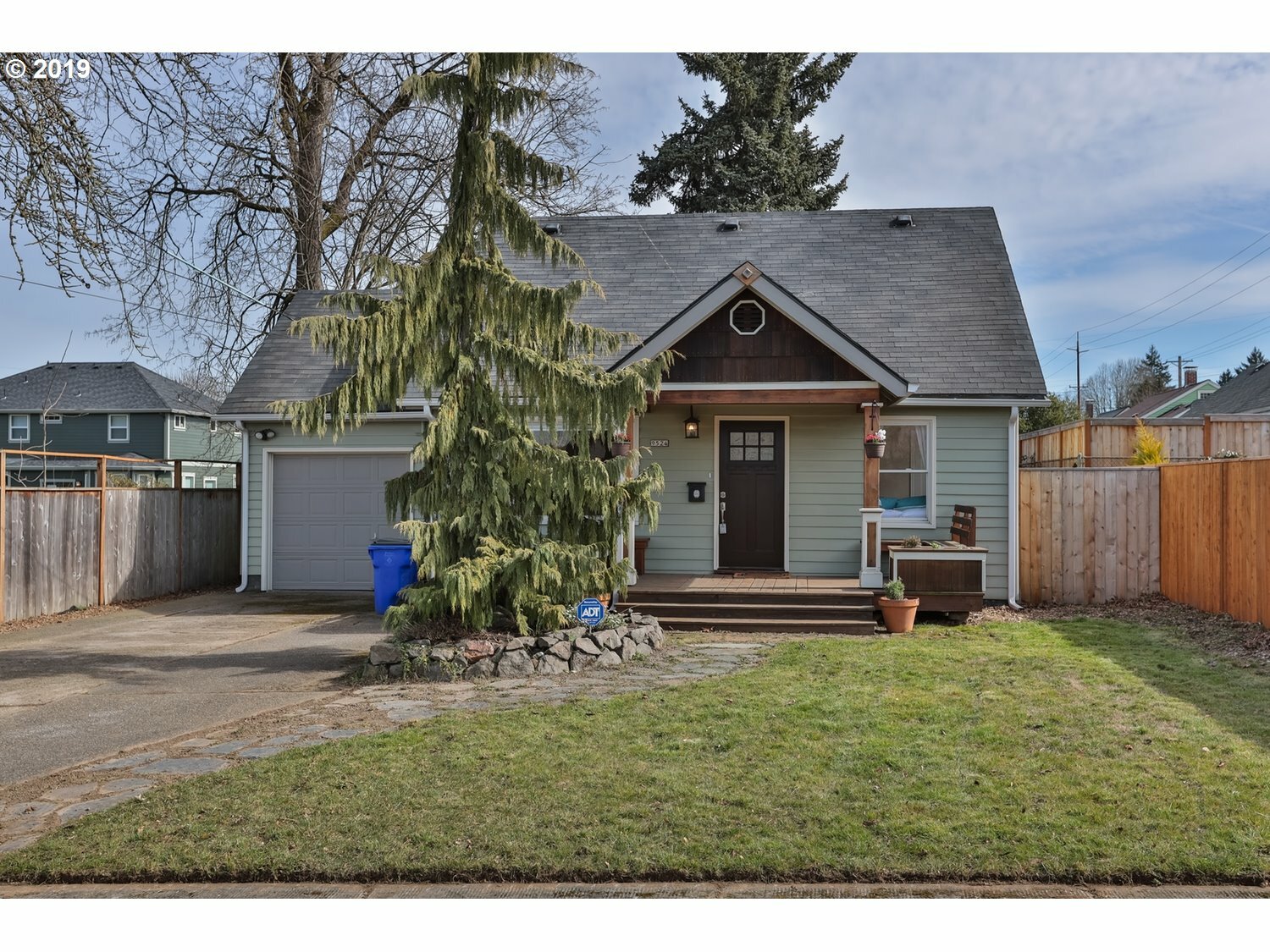 Property Photo: 9524 N Polk Ave OR 97203