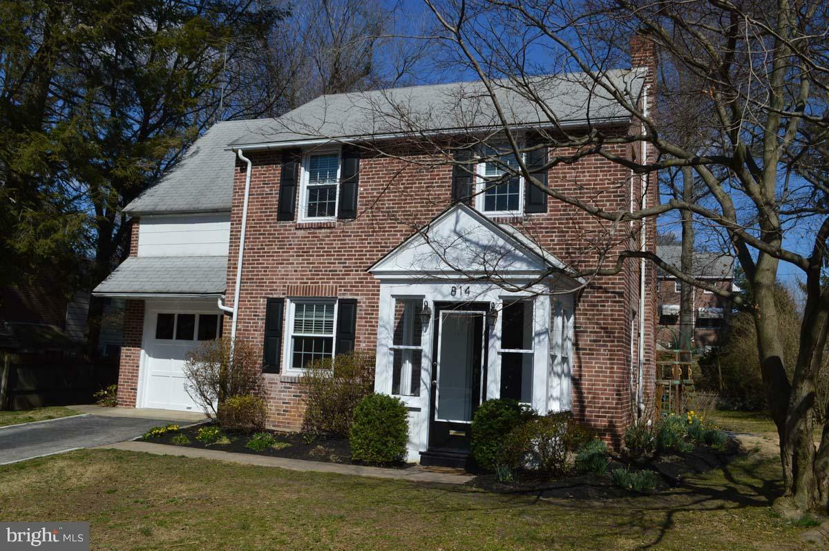 Property Photo: 814 Pleasant Hill Road PA 19086