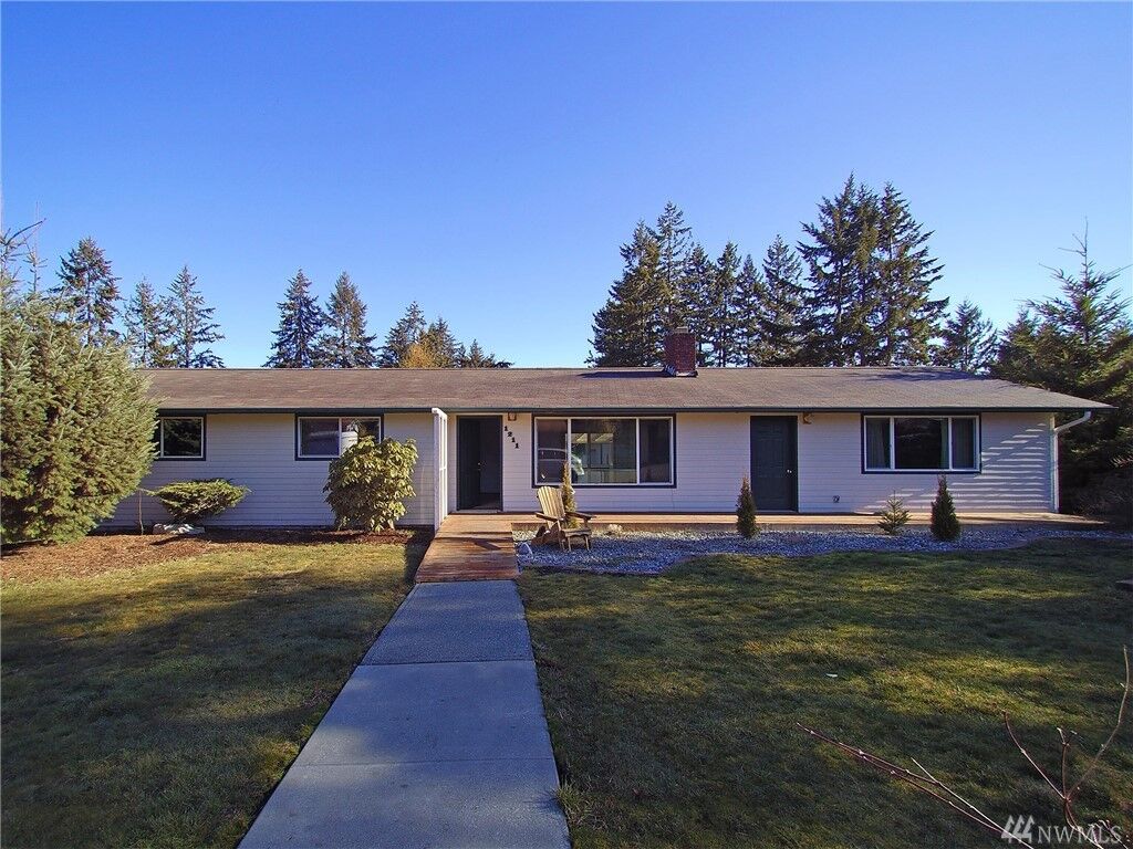 Property Photo: 1211 W 18th St WA 98363