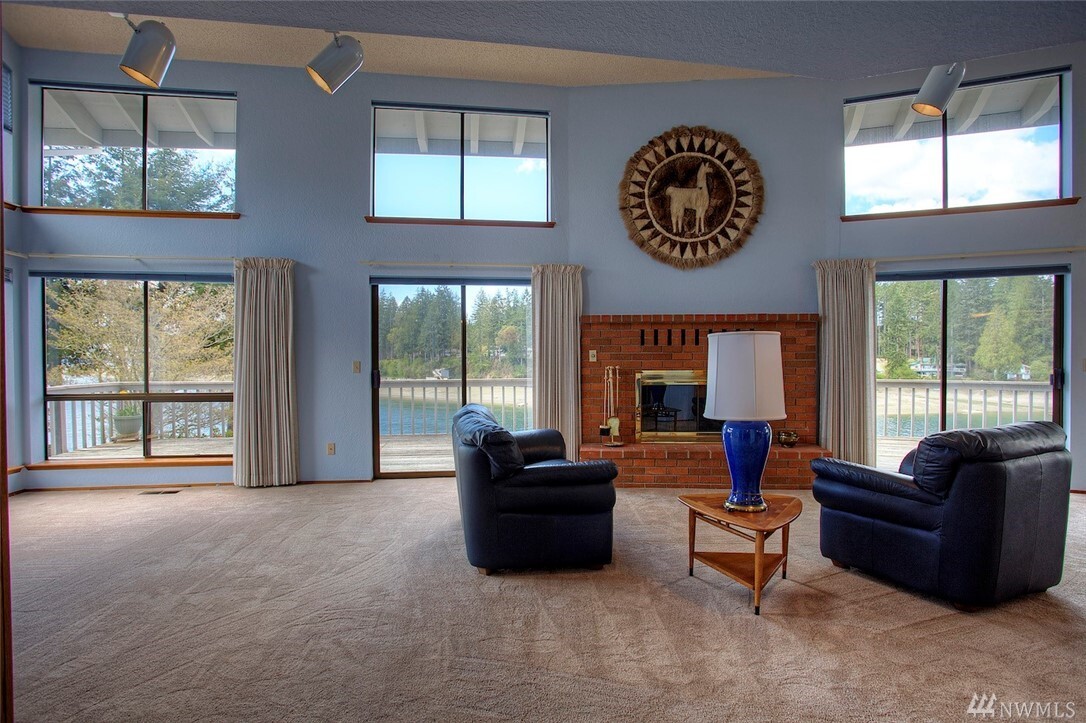 Property Photo: 466 E Treasure Island Dr WA 98524