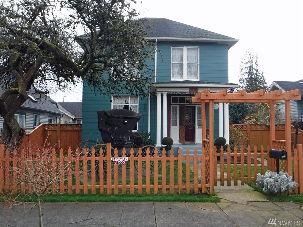 Property Photo: 405 W 3rd St WA 98520