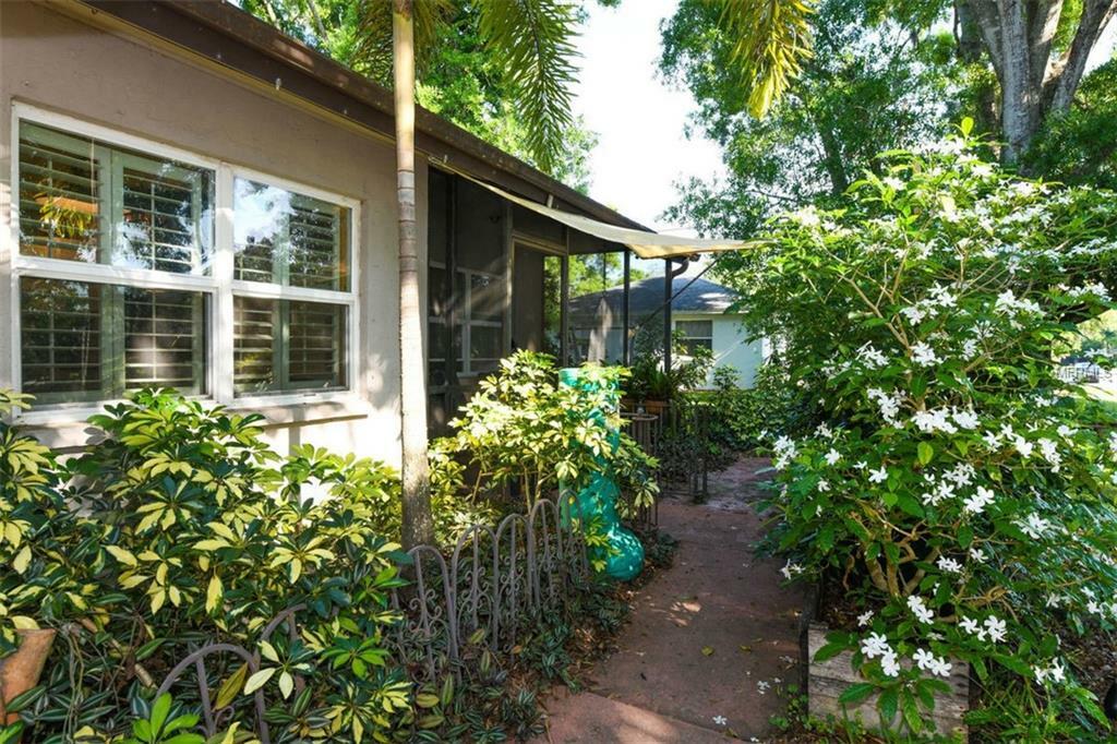 Property Photo:  610 Albritton Avenue  FL 34232 