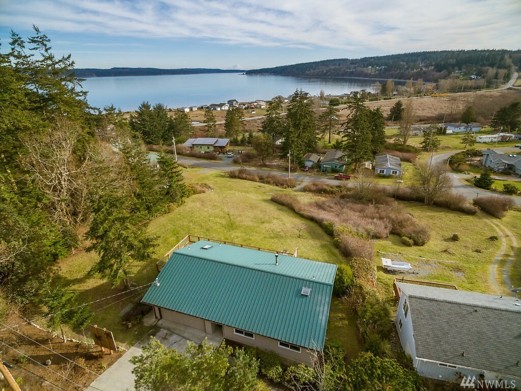 Property Photo:  844 Hawk Lane  WA 98253 