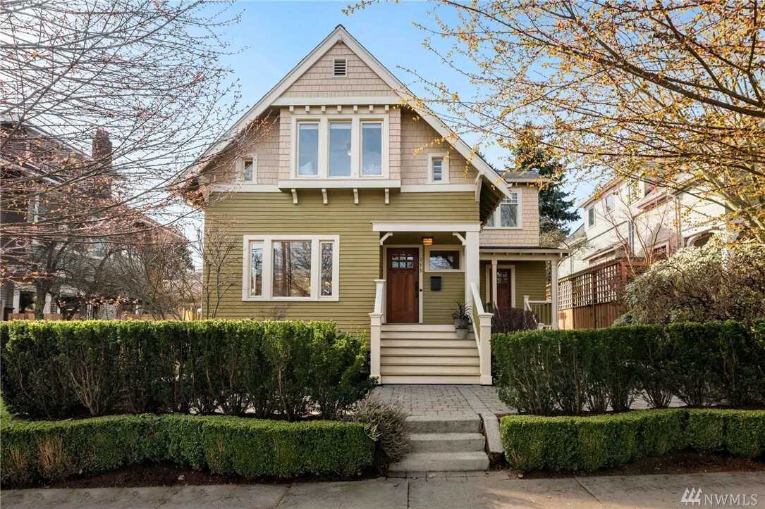 Property Photo:  215 Howe St  WA 98109 