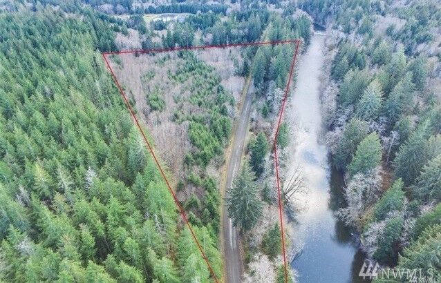 Property Photo: 1070 Pavel Rd WA 98305