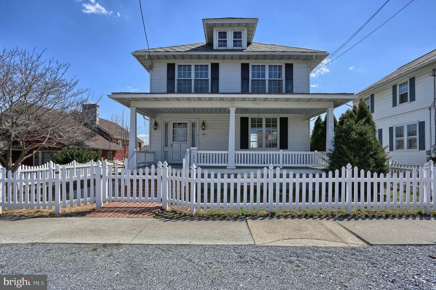 Property Photo:  1354 E Chocolate Avenue  PA 17033 