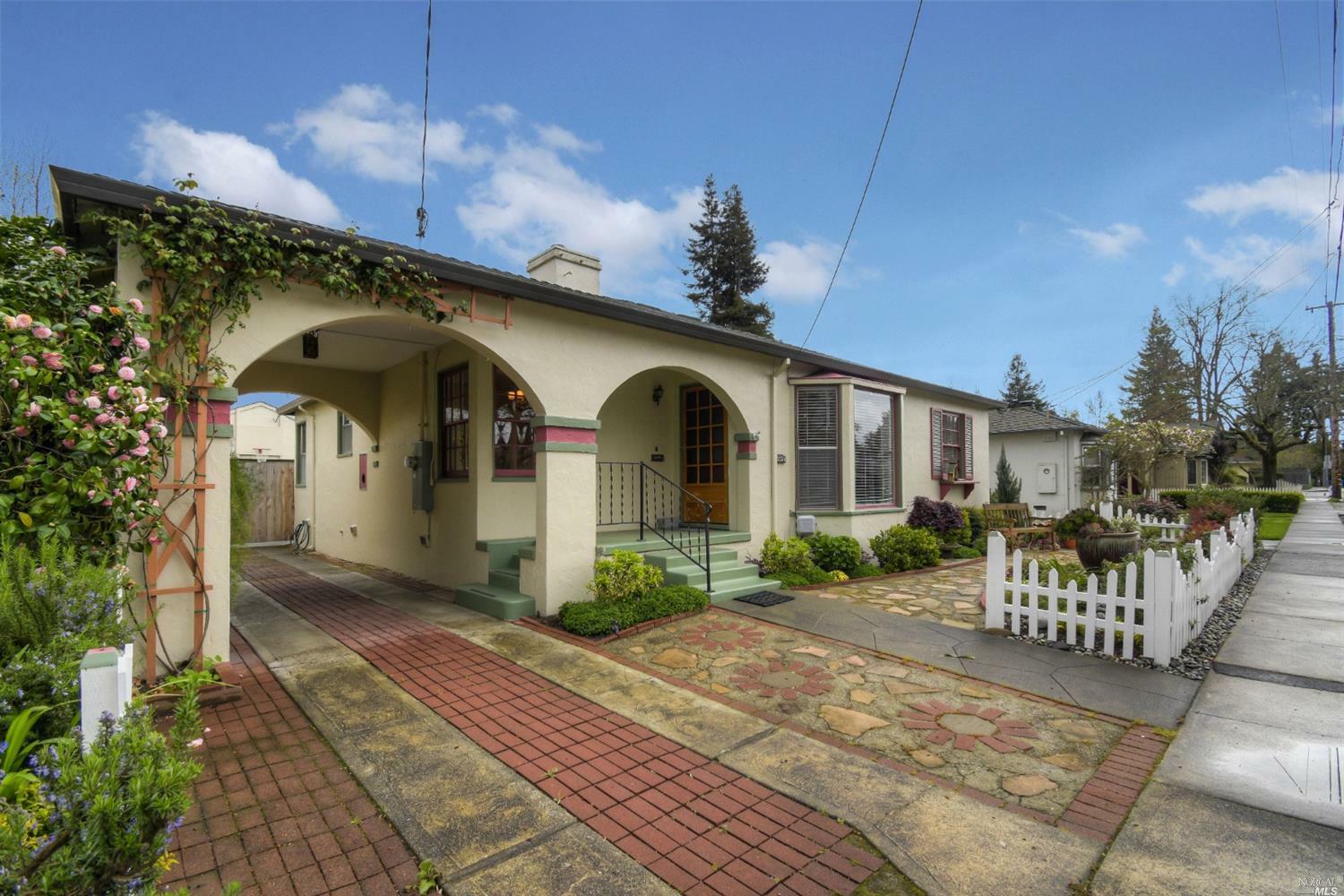 Property Photo:  2024 Montecito Avenue  CA 95404 