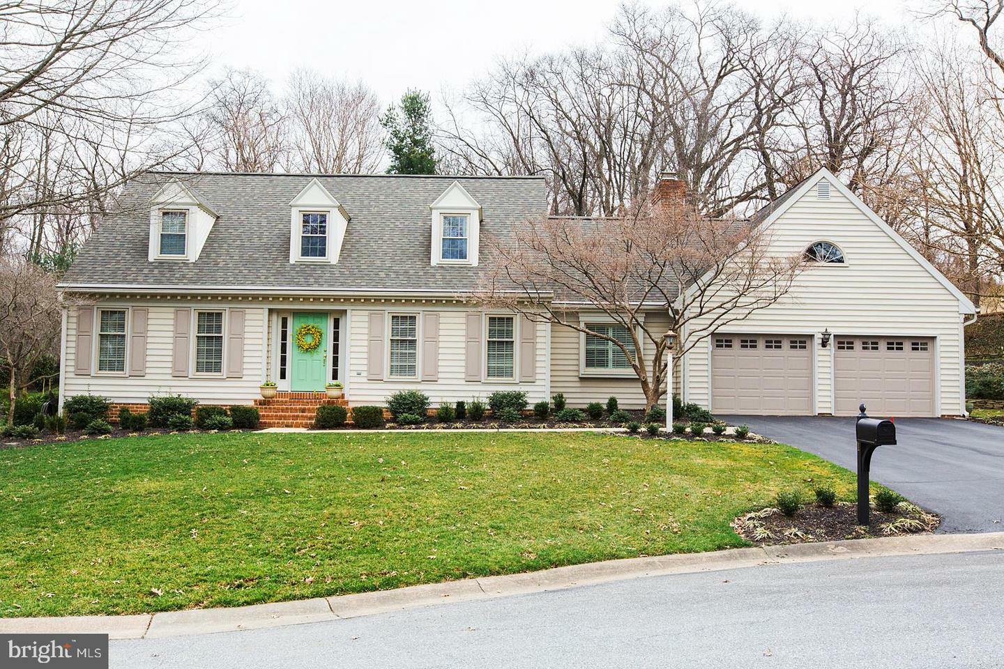 Property Photo:  821 Aylesbury Drive  PA 17601 