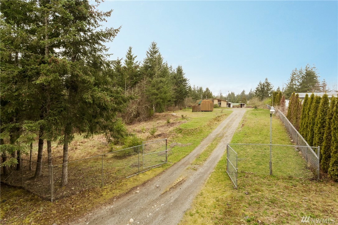 Property Photo: 19720 83rd Ave E WA 98387