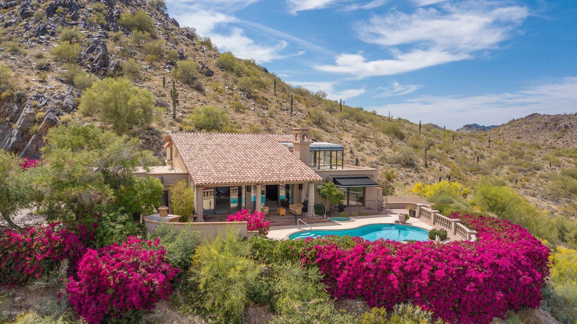 Property Photo: 4402 E Mockingbird Lane AZ 85253