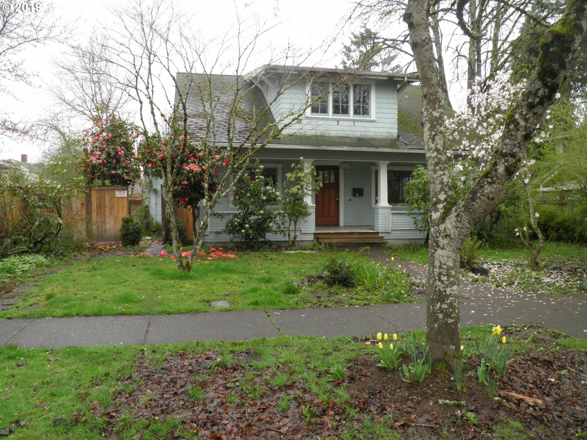 Property Photo:  828 W 10th Ave  OR 97402 