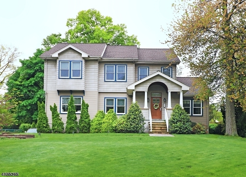 Property Photo:  32 Knollwood Rd  NJ 07981 