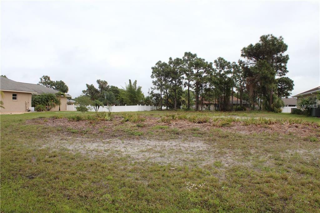 Property Photo:  204 Rotonda Boulevard N  FL 33947 