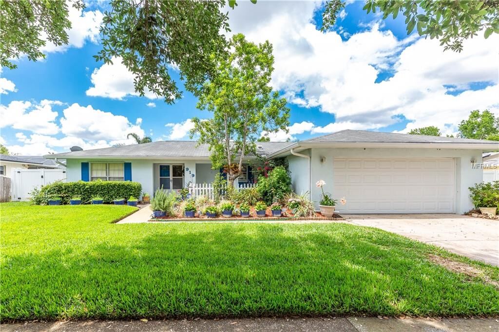 Property Photo:  919 Fairway Drive  FL 32792 