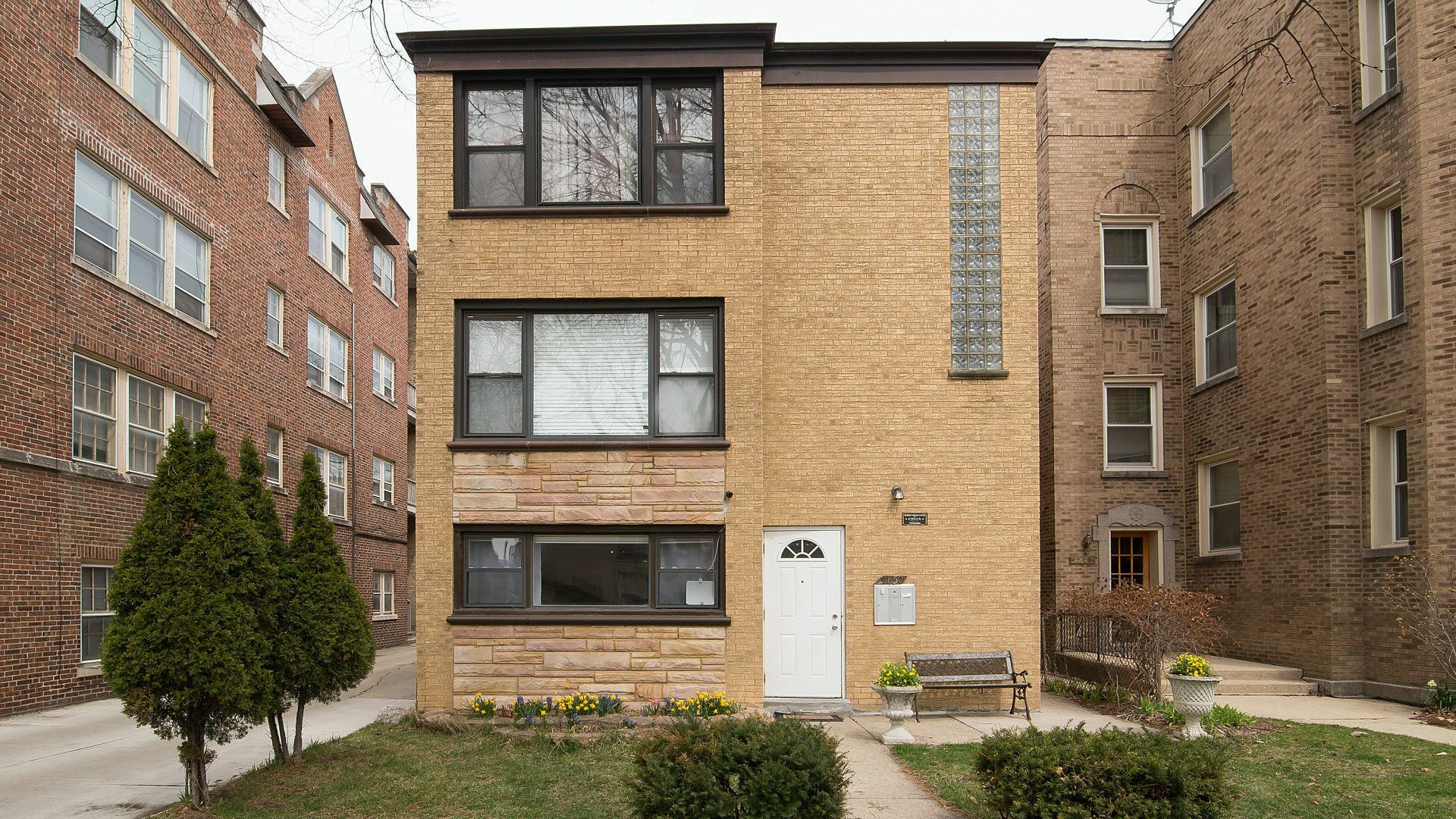 4850 Elm Street 1  Skokie IL 60077 photo