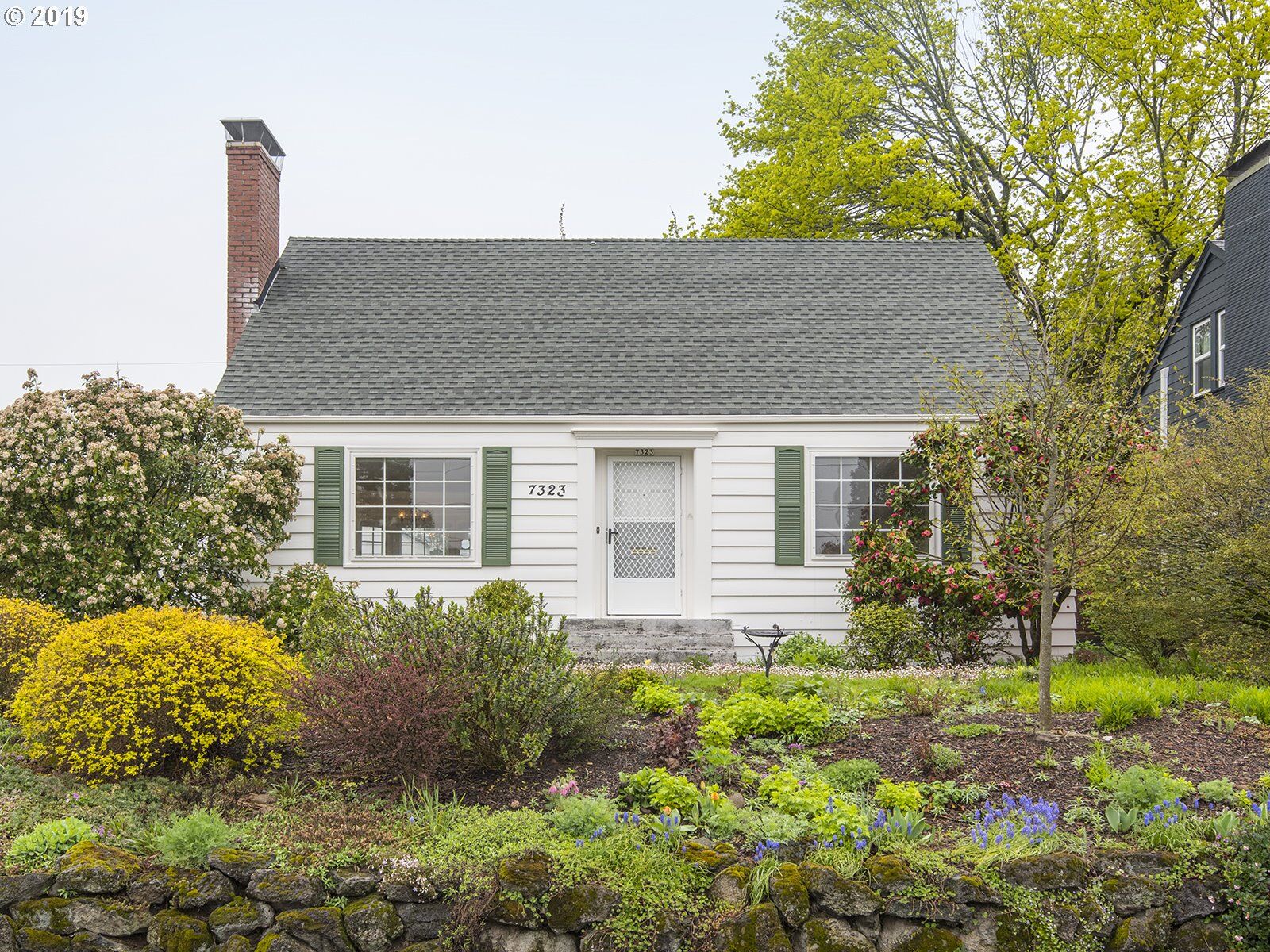 Property Photo:  7323 NE Sacramento St  OR 97213 