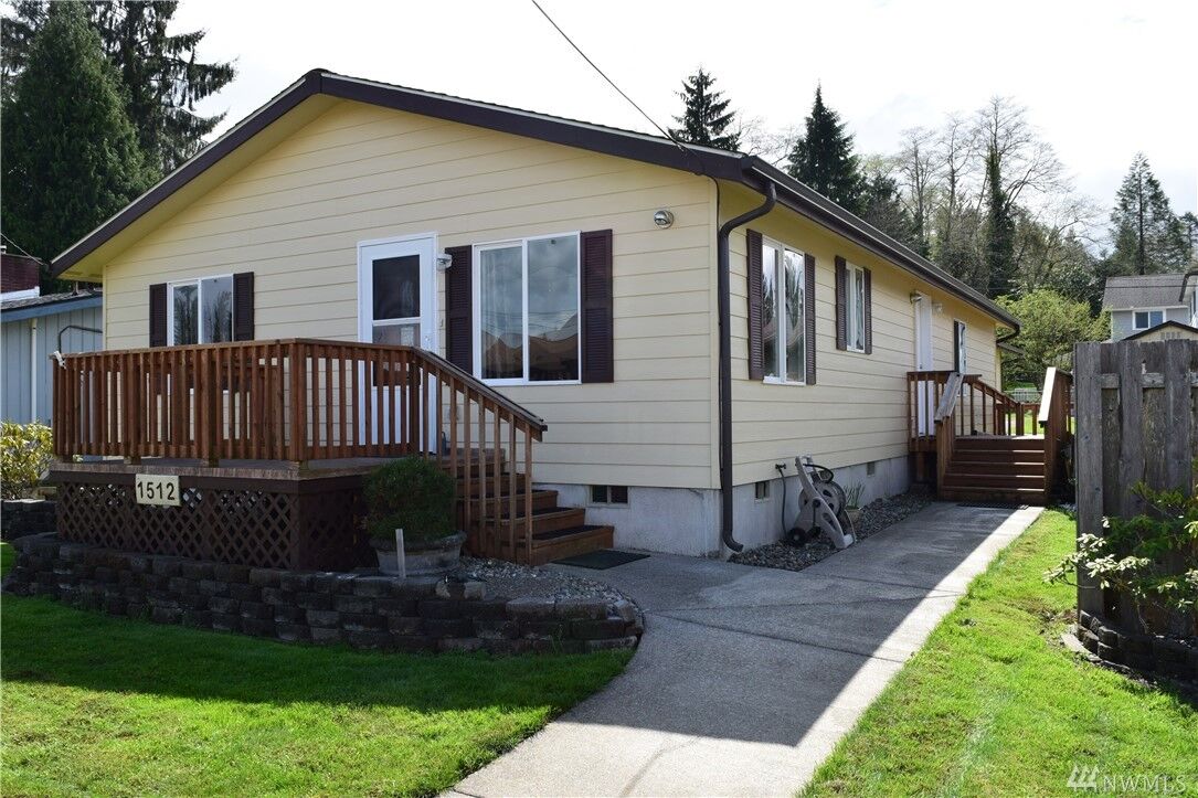 Property Photo: 1512 4th St WA 98537