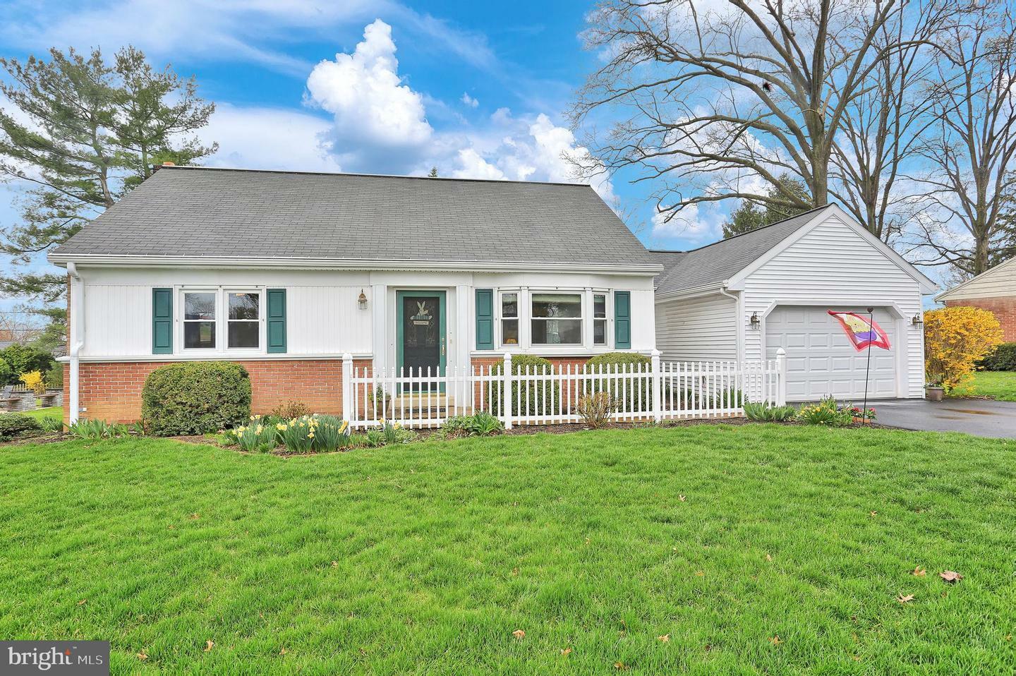 Property Photo:  110 Whitney Road  PA 17603 