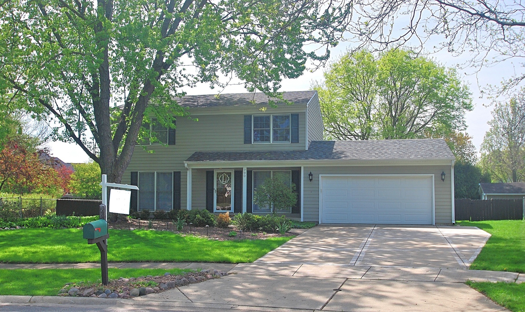 Property Photo: 790 Casa Solana Drive IL 60189