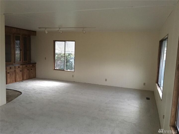 Property Photo: 1402 22nd St NE 28 WA 98002