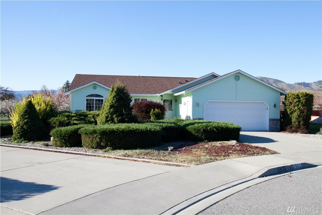 Property Photo: 1900 Northfield WA 98801