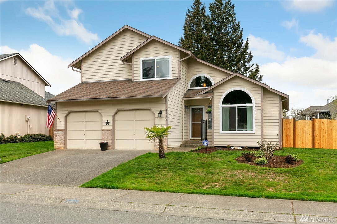 Property Photo:  12934 SE 217th Place  WA 98031 