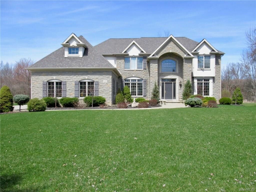 Property Photo:  39 Hazelwood Lane  NY 14072 