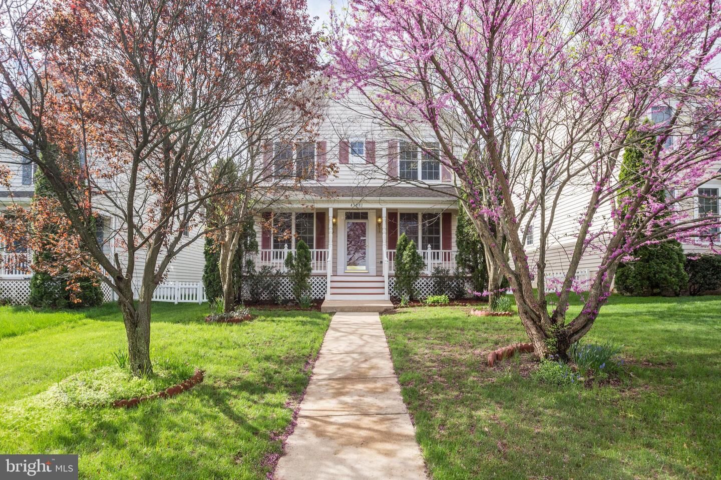 Property Photo: 43081 Edgewater Street VA 20152