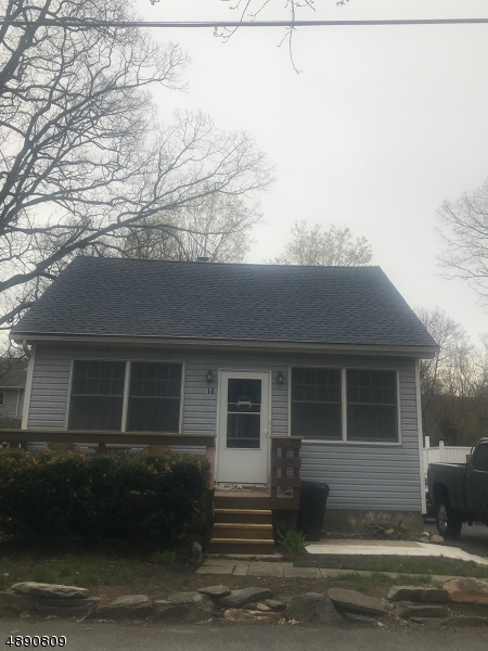 Property Photo:  18 Dunham Rd  NJ 07421 