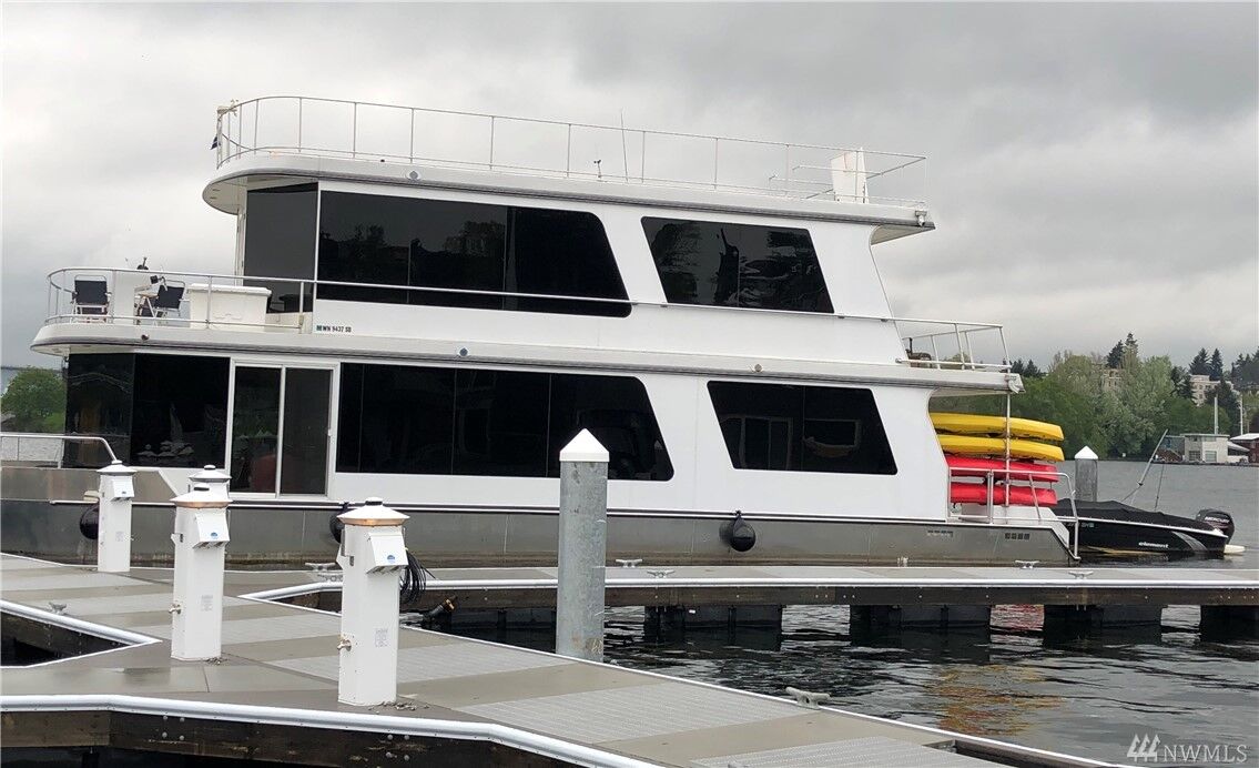 Property Photo: 10 E Roanoke St 32 WA 98102