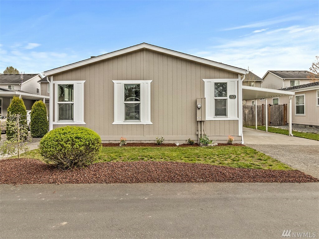 Property Photo:  10420 197th St E  WA 98338 