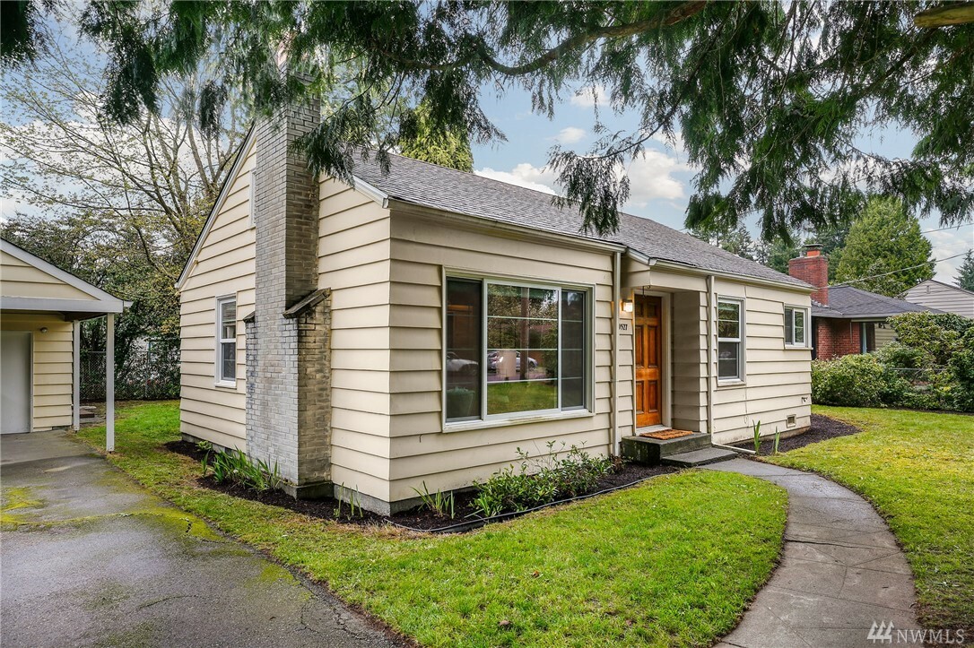 10527 20th Avenue NE  Seattle WA 98125 photo