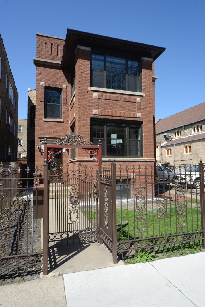 Property Photo: 4644 North Drake Avenue B IL 60625