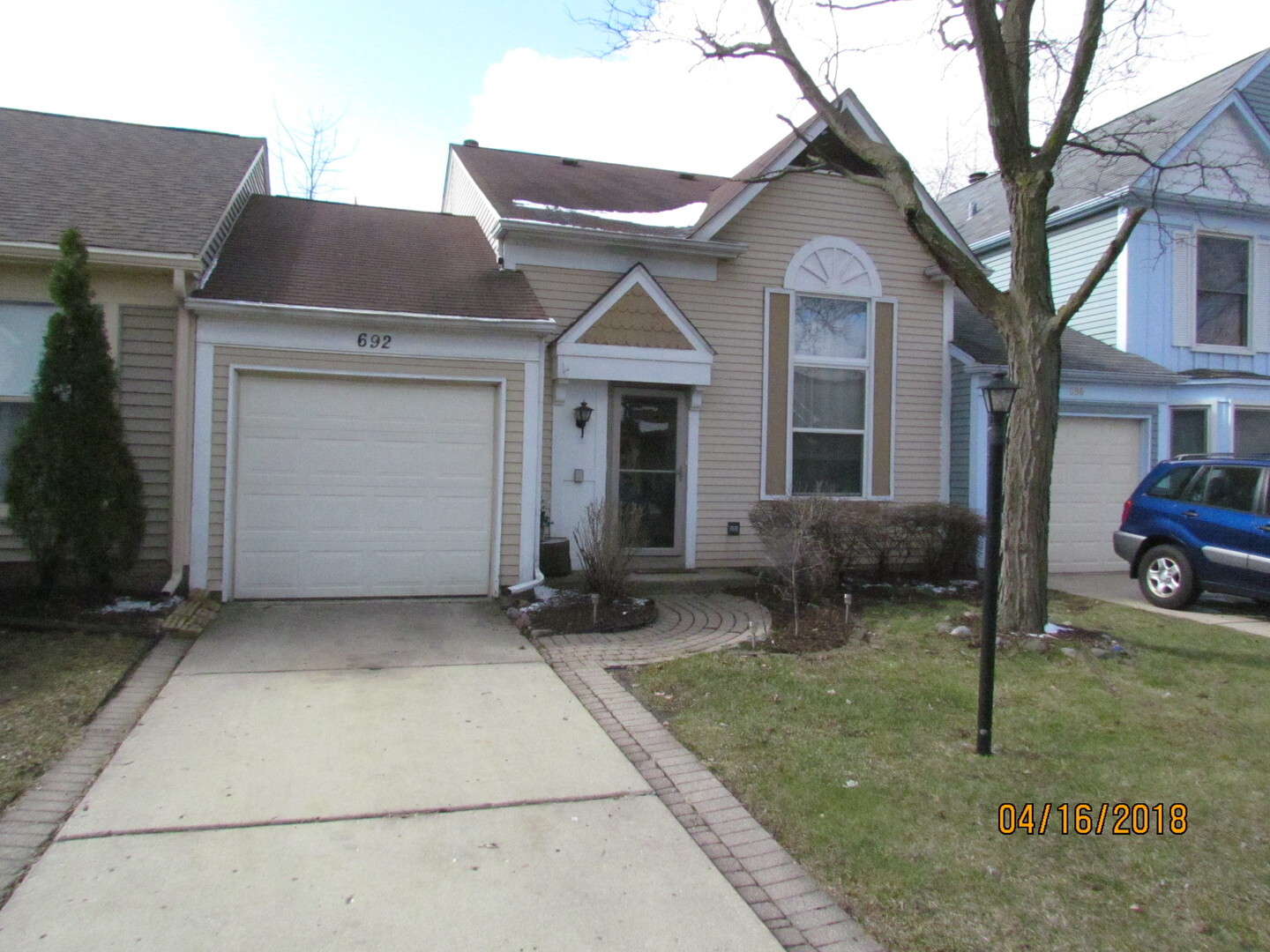 Property Photo: 692 Jackson Street IL 60133