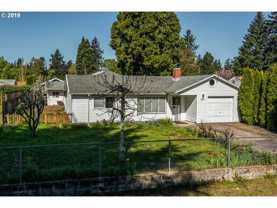 Property Photo: 2131 SE 119th Ave OR 97216