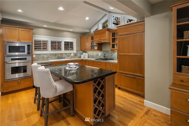 Property Photo:  5554 NE 55th Street  WA 98105 