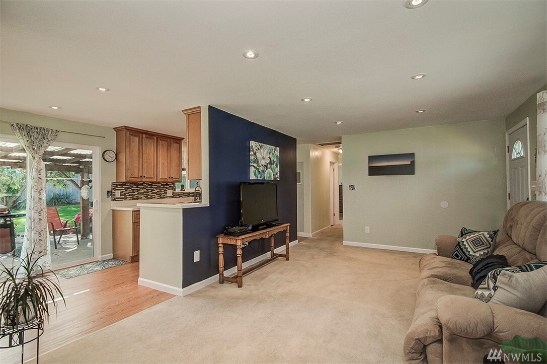 Property Photo: 30628 2nd Ave SW WA 98023