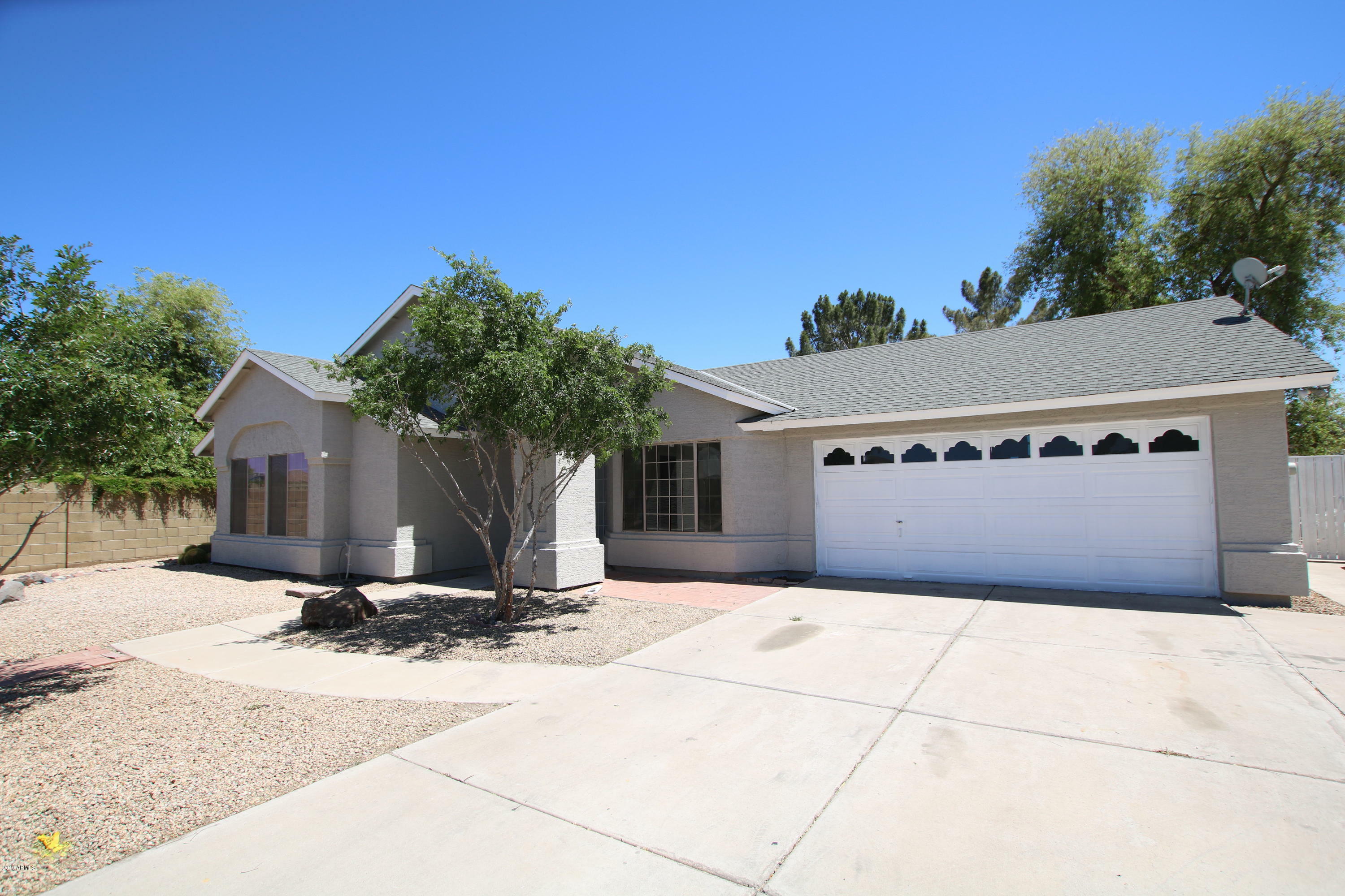 Property Photo:  6233 N 88th Lane  AZ 85305 