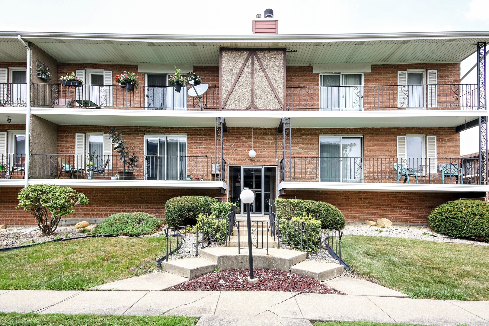 Property Photo:  11312 Moraine Drive F  IL 60465 