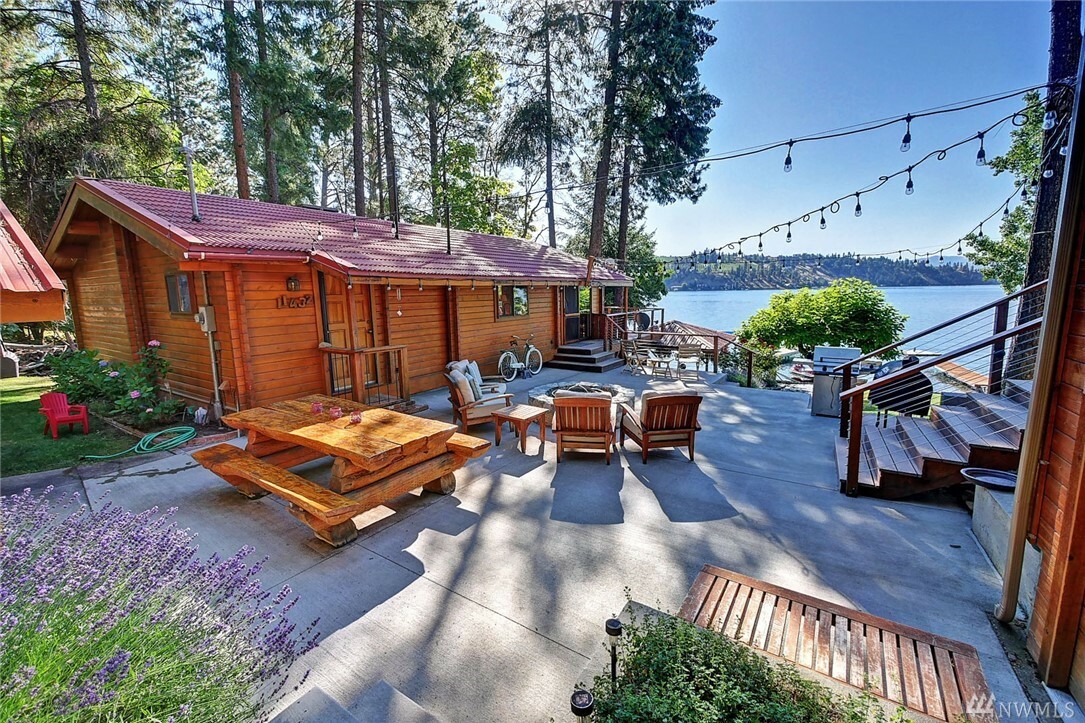 Property Photo:  11432 S Lakeshore Rd  WA 98816 