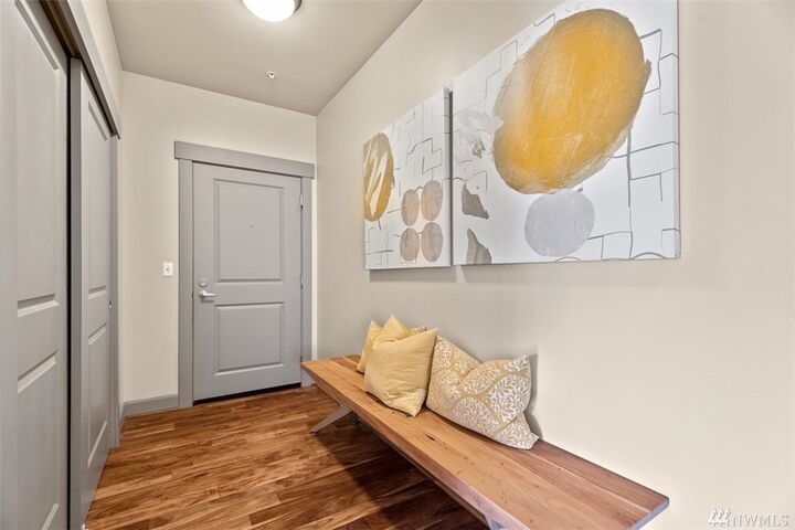 Property Photo:  1840 25th Ave NE 202  WA 98029 