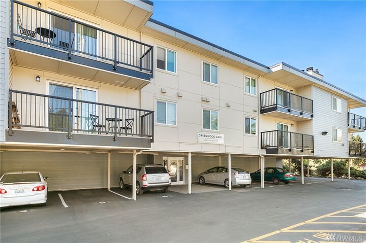 Property Photo: 9255 Greenwood Avenue N 28 WA 98103