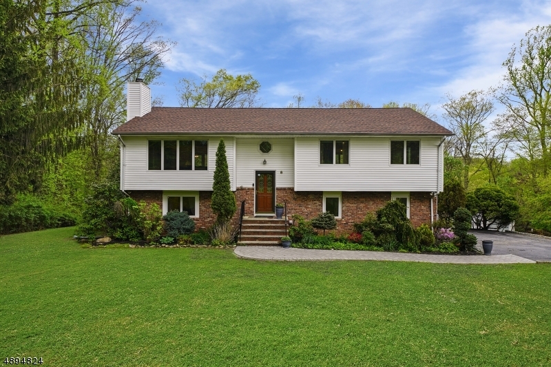 Property Photo:  8 Cramsey Pl  NJ 07834 