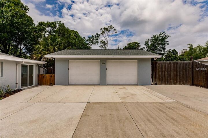 Property Photo:  2711 Grafton Street  FL 34231 