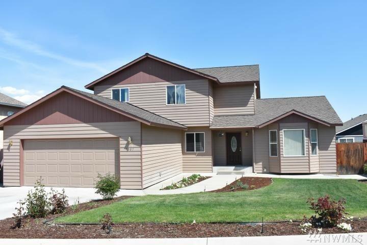 Property Photo: 1507 Trisha Wy WA 98801