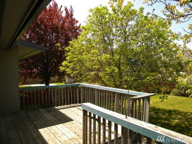 Property Photo: 202 S Iowa Ave WA 98802