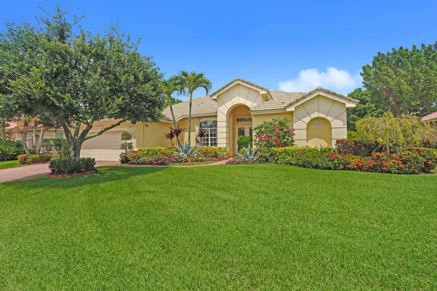 Property Photo:  837 SW Blue Stem Way  FL 34997 