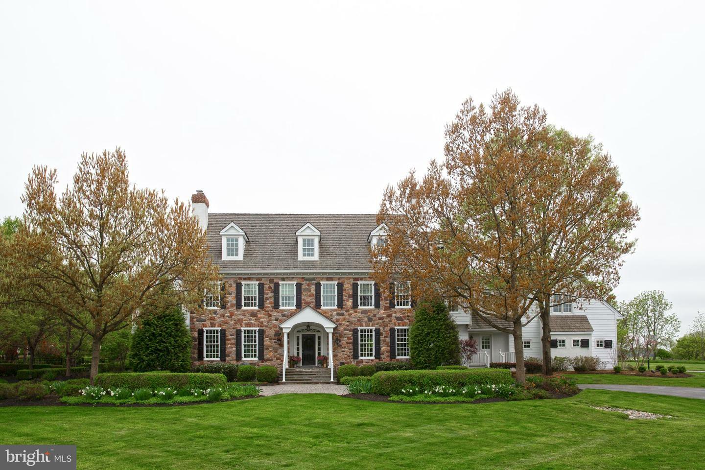 Property Photo:  11 Greenbriar Circle  PA 18940 