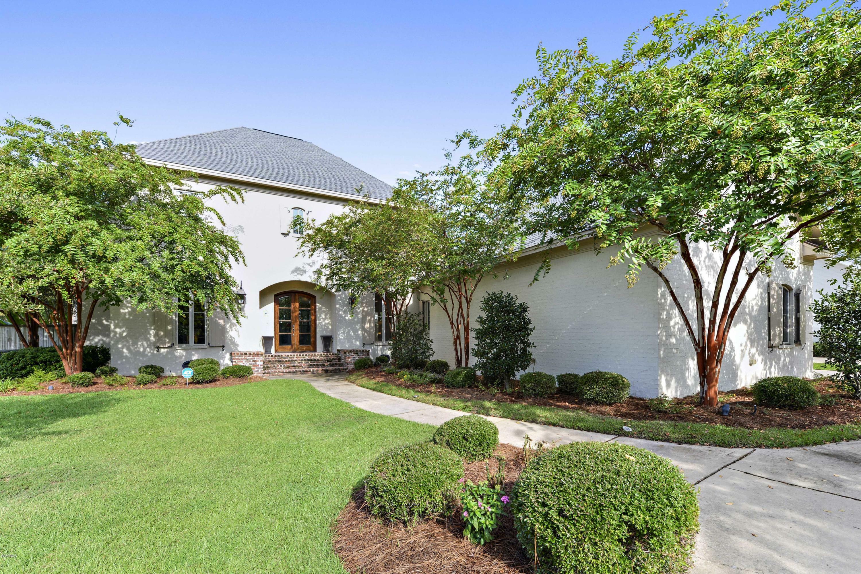 Property Photo: 9 Old Oak Lane MS 39503